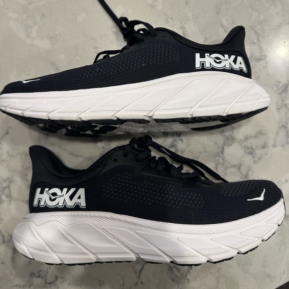 NEW HOKA Women's Arahi 7 Black/White $150 - Size 8.5B - Picture 4 of 8